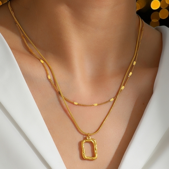 🆕️Layered 18K Gold-Plated Necklace Set with Chic Rectangle Pendant ✨ - Picture 10 of 14